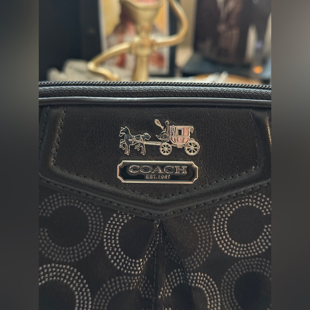 COACH Signature C Black and silver makeup case - Picture 4 of 16